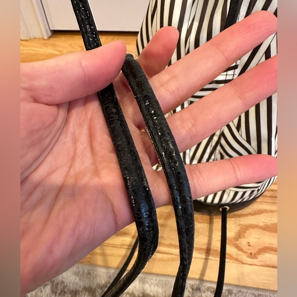 Henri Bendel drawstring bucket bag - Picture 5 of 8